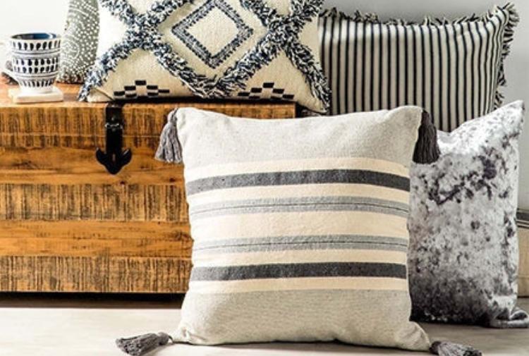 pillows-jennifer-furniture